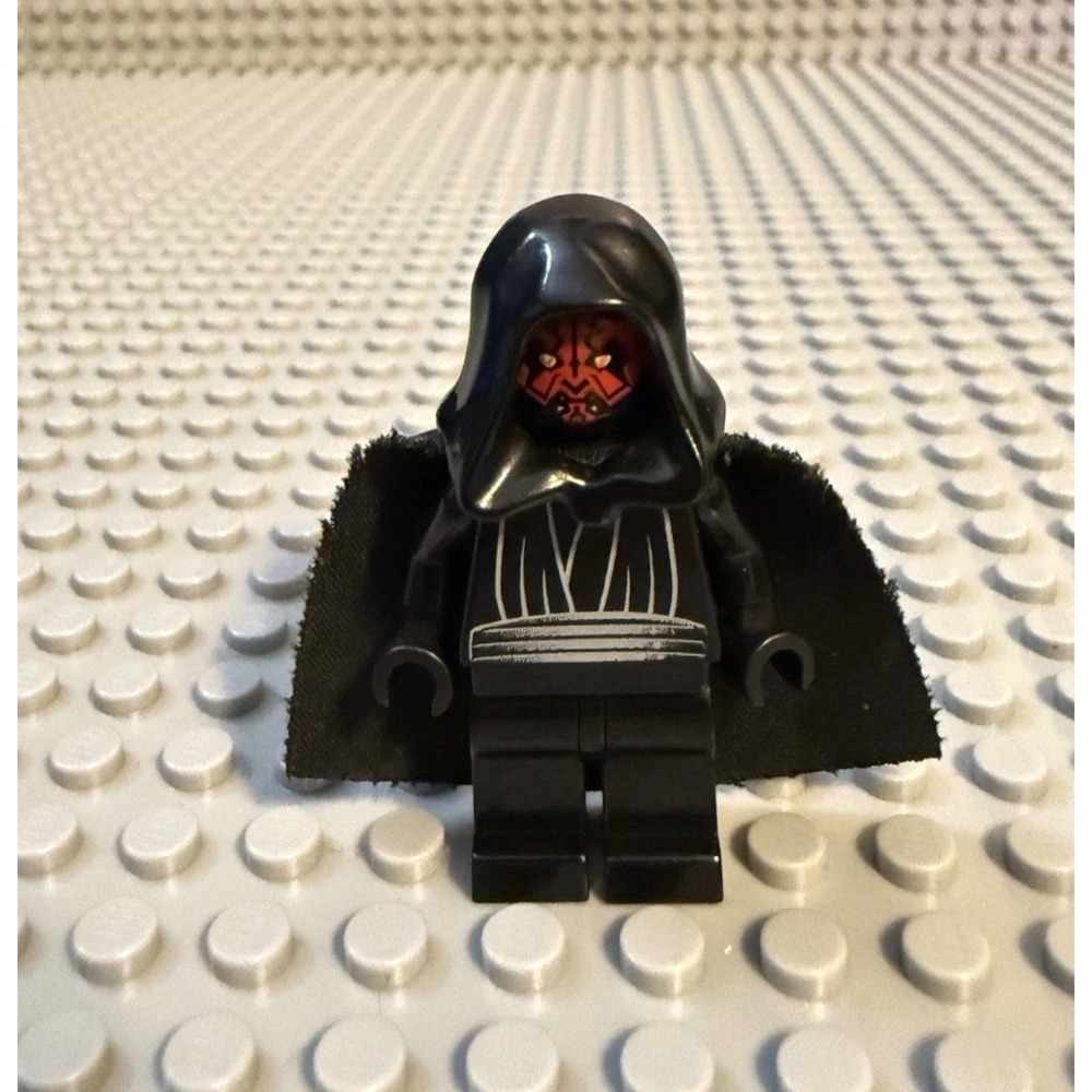 LEGO Star Wars Darth Maul Minifigure with Black Hood and Cape sw0003